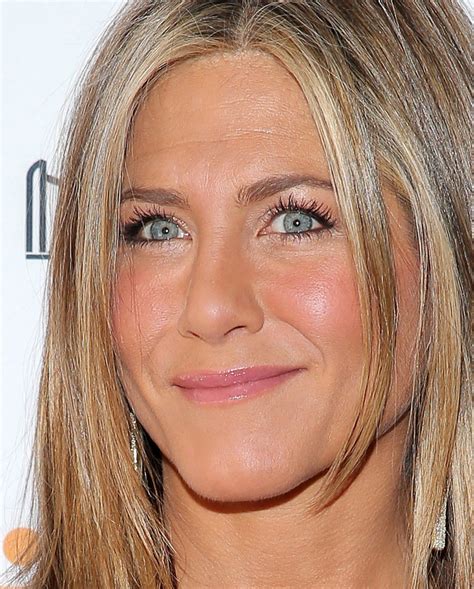 jennifer aniston makeup look